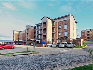 2 Bed Apartment in Die Hoewes
