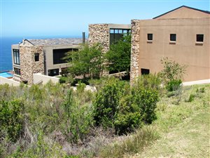 4 Bed House in Oubaai and surrounds