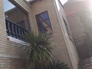 4 Bed Townhouse in Helderkruin