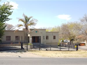 377 m² Office Space in Blairgowrie