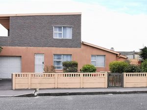 4 Bed House in Vanguard