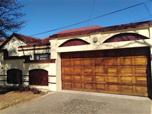 3 Bed House in Roodepoort North