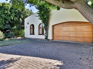 3 Bed House in Strand North
