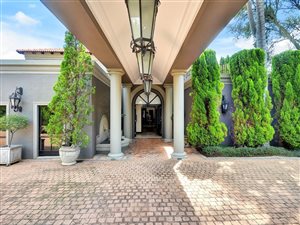 6 Bed House in Bryanston