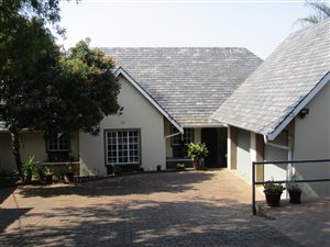 4 Bed House in Weltevreden Park