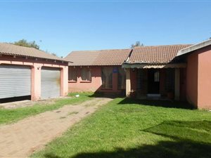 4 Bed House in Sherwood Gardens