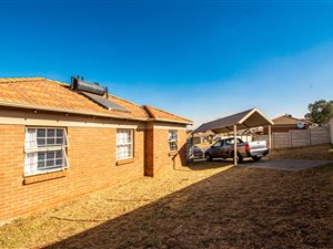 3 Bed House in Thatch Hill Estate