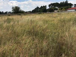 1000 m² Land available in Kookrus