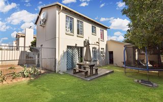 3 Bedroom Townhouse in Kyalami Hills