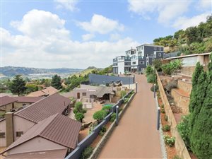 5 Bed House in Glenvista
