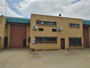 423 m² Commercial space in Gateway Industrial Park