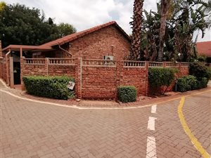 2 Bed Townhouse in Doornpoort and surrounds