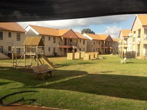 3 Bed Townhouse in Grobler Park