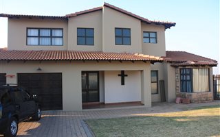 3 Bedroom House in Protea Ridge