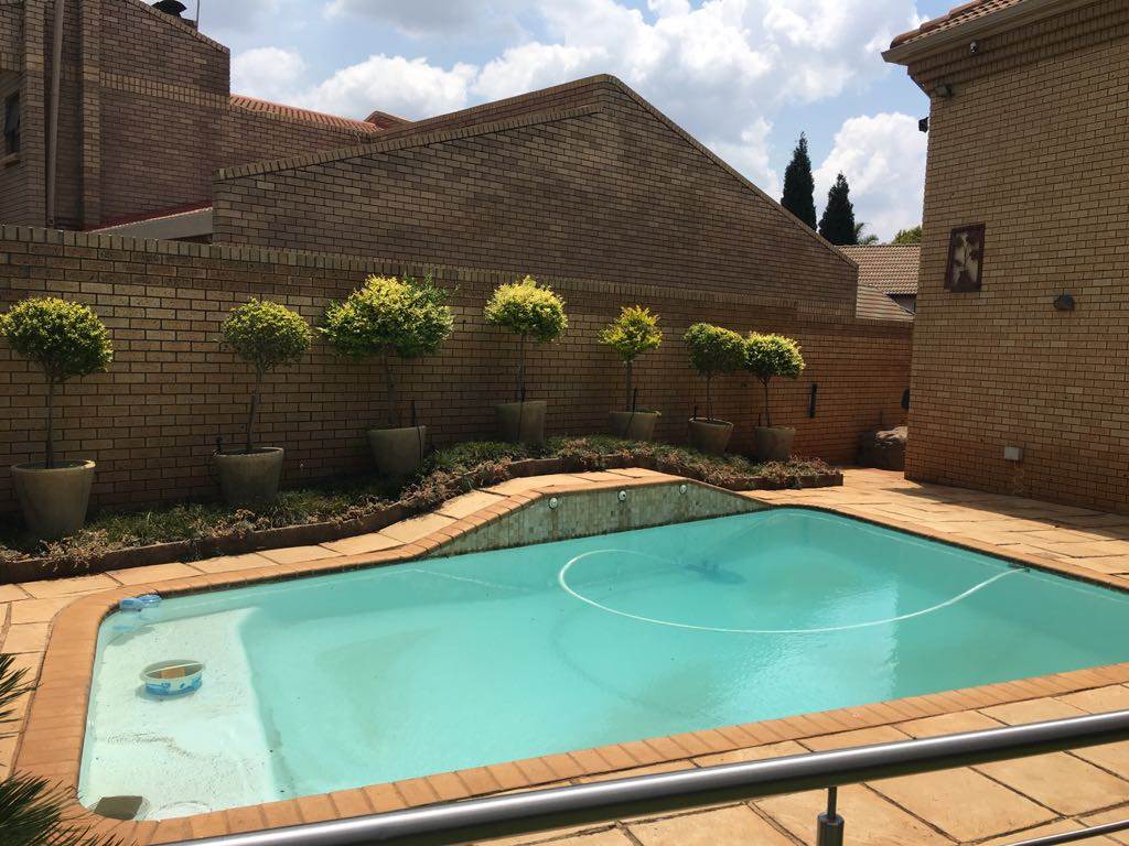 1 Bed Garden Cottage To Rent In Centurion Golf Estate Rr1614185