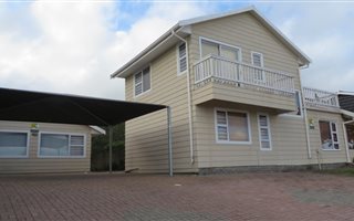5 Bedroom House in Outeniqua Strand