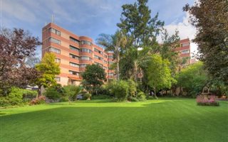 3 Bedroom Apartment in Houghton Estate
