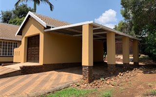 4 Bedroom House in Rietvalleipark