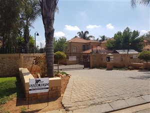 3 Bed Townhouse in Ruimsig