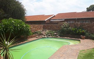 3 Bedroom Townhouse in Elma Park