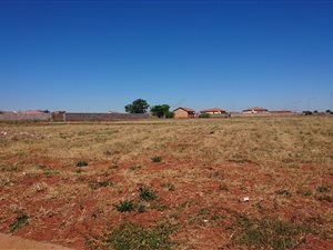 1220 m² Land available in Carletonville