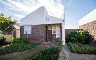 3 Bedroom House in Gordons Bay Central