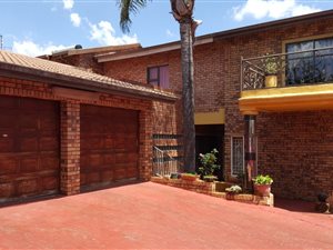5 Bed House in Lenasia South