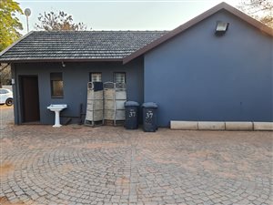 250 m² Office Space in Eldoraigne