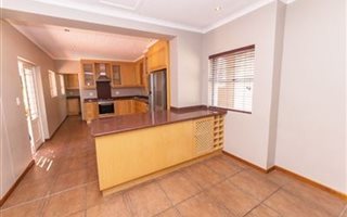 4 Bedroom House in Somerset West Central