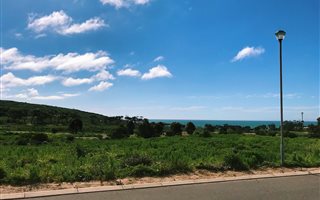 425 m² Land available in St Helena Views