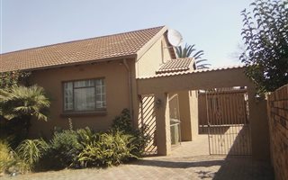 1 Bedroom Garden Cottage in Hurlyvale