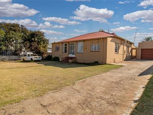 3 Bed House in Roodepoort West