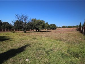 2800 m² Land available in North Riding