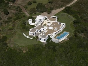 4 Bed House in Keurboomstrand