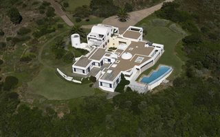 4 Bedroom House in Keurboomstrand