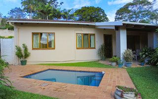 4 Bedroom Simplex in Glen Hills