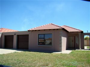 3 Bed House in Mandela View