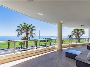 2 Bed Apartment in Sea Point