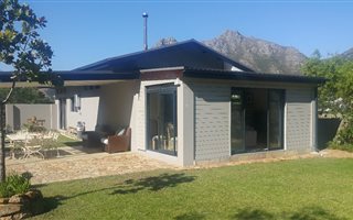 1 Bedroom Garden Cottage in Hout Bay and surrounds