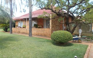3 Bedroom House in Adamayview
