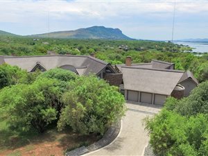 7 Bed House in Kshane Lake Lodge