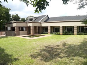 4 Bed House in Lynnwood Glen