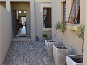 3 Bed Townhouse in Rietvlei Heights Country Estate