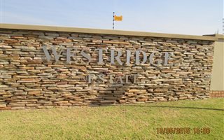 1074 m² Land available in Delmas West