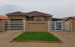 3 Bedroom House in Elandspoort