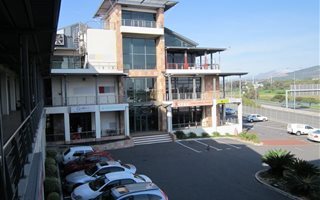 138 m² Commercial space in Maitland