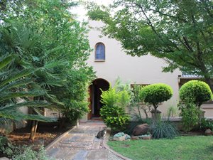 4 Bedroom House in Lynnwood Glen