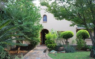4 Bedroom House in Lynnwood Glen