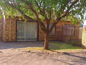 3 Bed Townhouse in Krugersdorp North