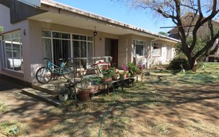 5 Bedroom House in Universitas